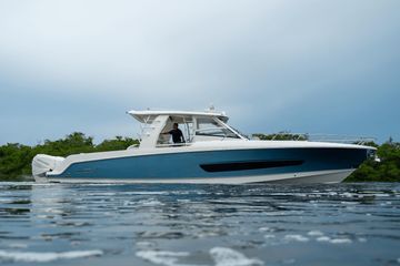 43' Boston Whaler 2017