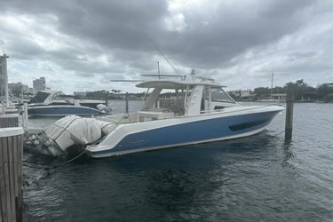 42' Boston Whaler 2017