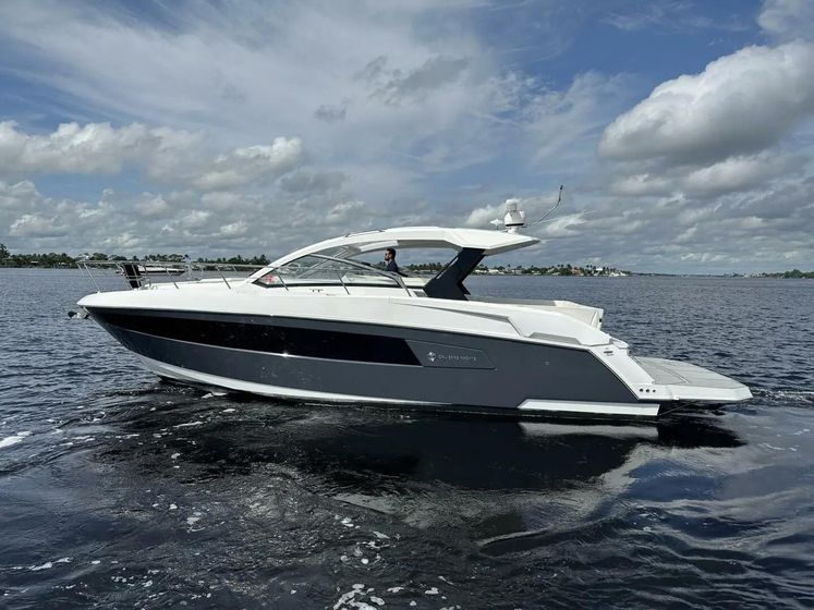 2004 Atlantis 47 Express Cruiser for sale - YachtWorld