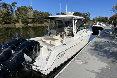 28' Boston Whaler 2017