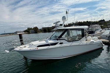 32' Boston Whaler 2020
