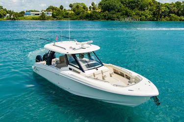 35' Boston Whaler 2022