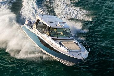 41' Boston Whaler 2021