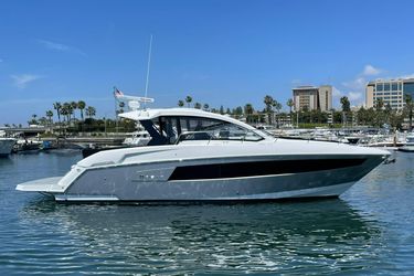 39' Cruisers Yachts 2019