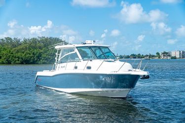 35' Boston Whaler 2017