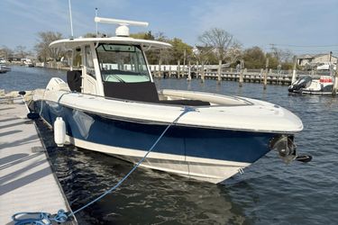 35' Boston Whaler 2022