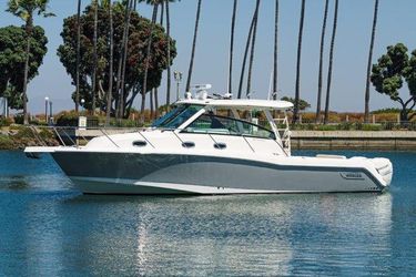 34' Boston Whaler 2016 Yacht For Sale