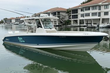 33' Boston Whaler 2017