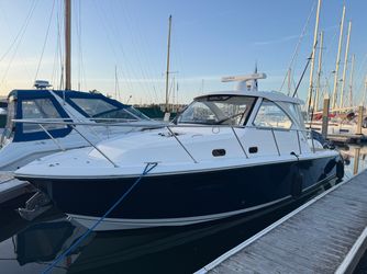 35' Pursuit 2017