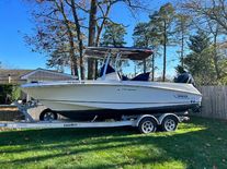 Boston Whaler 220 Outrage