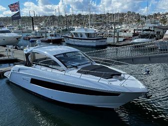 Cruisers Yachts 390 Express Coupe