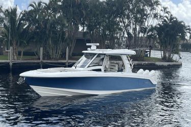 35' Boston Whaler 2022