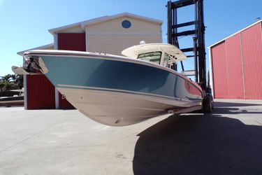 33' Boston Whaler 2017