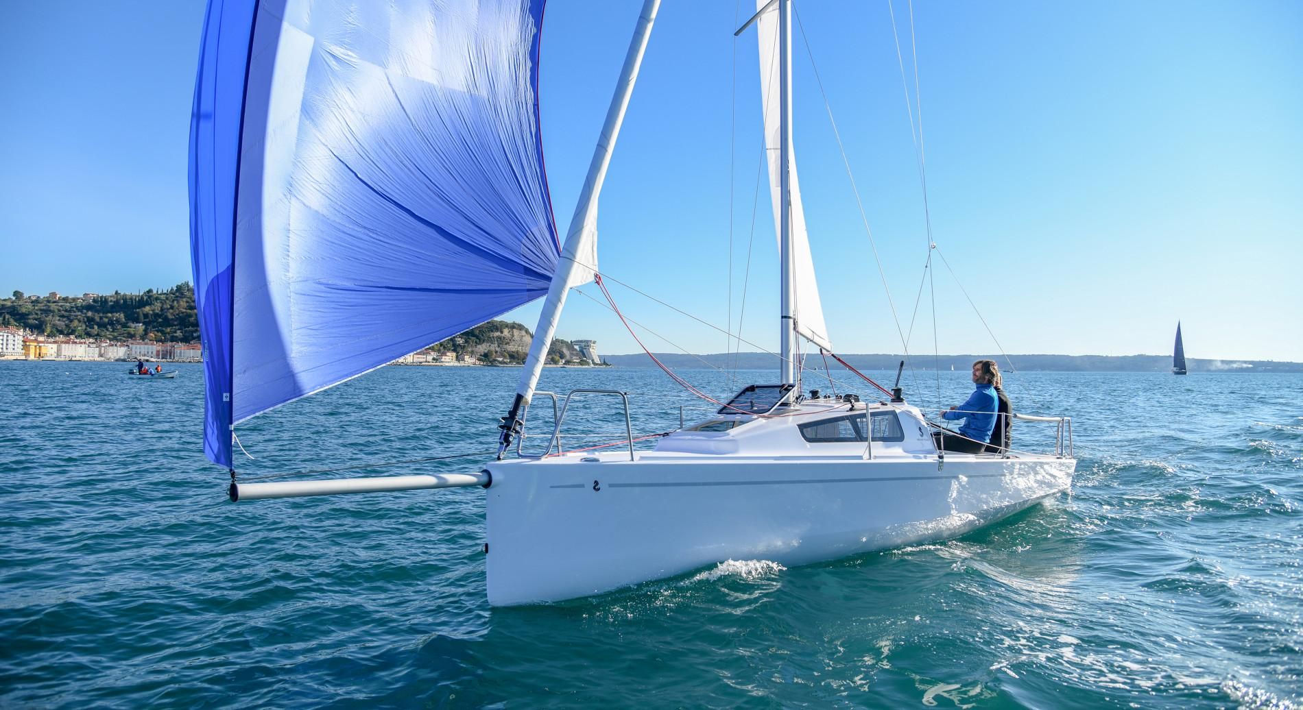 beneteau racing sailboat
