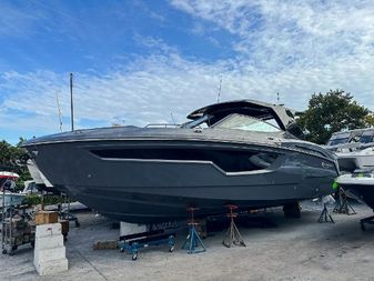 Cruisers Yachts 38 GLS South Beach Outboard