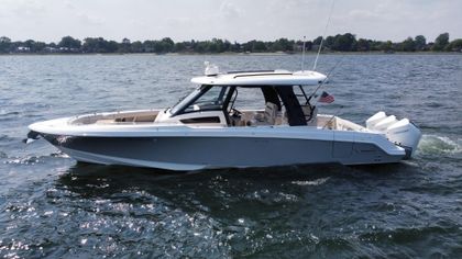 35' Boston Whaler 2022