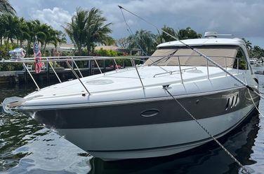 Cruisers Yachts 390 Sports Coupe