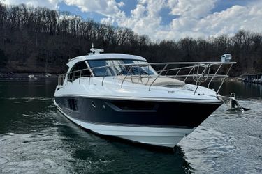45' Cruisers Yachts 2017