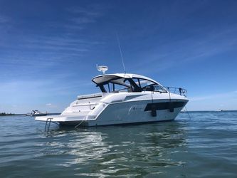 39' Cruisers Yachts 2019