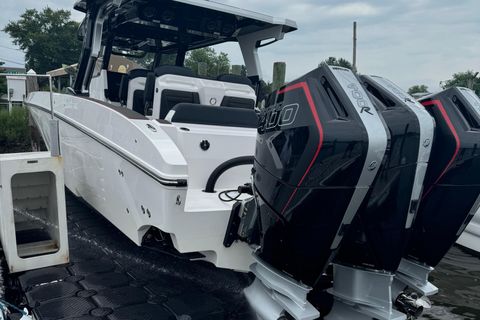 2025 Fountain 38 SCX