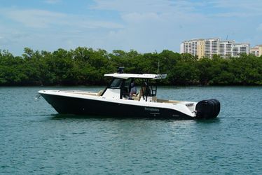 35' Everglades 2024