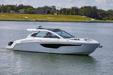 42' Cruisers Yachts 2021