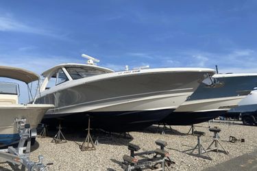 38' Boston Whaler 2021