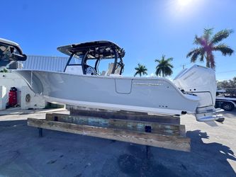 32' Sportsman 2025