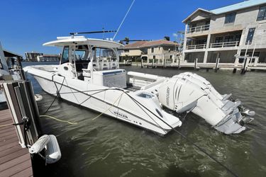 35' Boston Whaler 2016