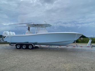 37' Invincible 2021