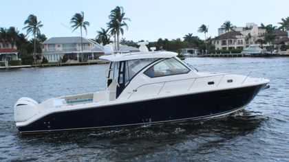 35' Pursuit 2017
