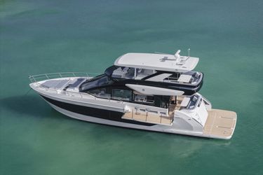 57' Cruisers Yachts 2025