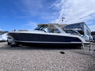 38' Tiara Yachts 2023