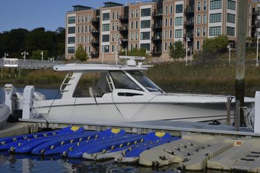 35' Boston Whaler 2020