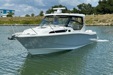 32' Boston Whaler 2021