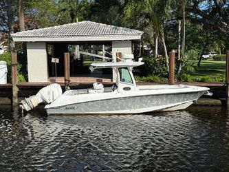 28' Boston Whaler 2016