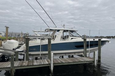42' Boston Whaler 2025