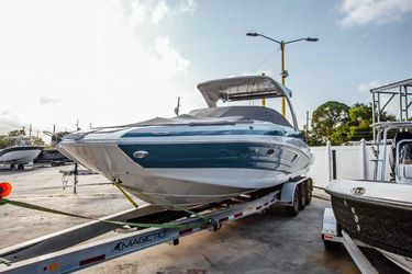 30' Crownline 2021