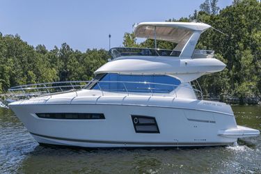 62' Prestige 2015 Yacht For Sale