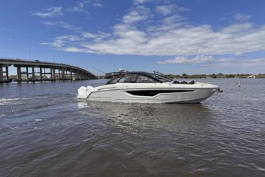 42' Cruisers Yachts 2024