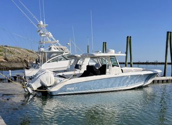 33' Boston Whaler 2017