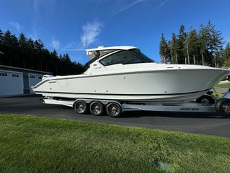 35' Pursuit 2021