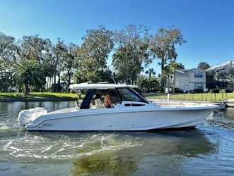 35' Boston Whaler 2022