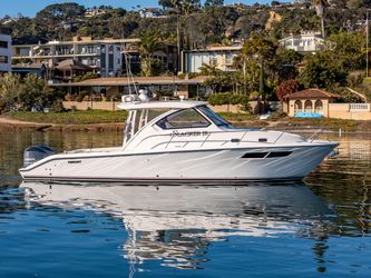 35' Pursuit 2016