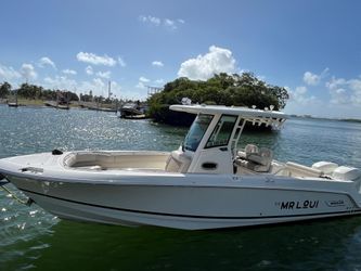 28' Boston Whaler 2016