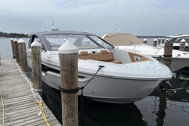 42' Cruisers Yachts 2025
