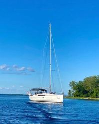 37' Beneteau 2012