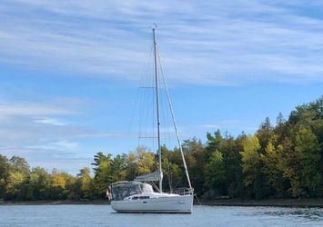 37' Beneteau 2012