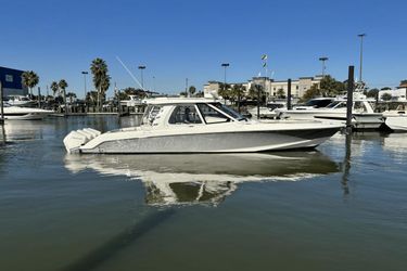 38' Boston Whaler 2022