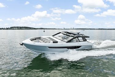 50' Cruisers Yachts 2025